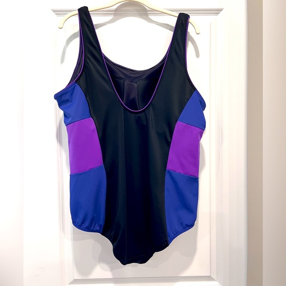 Land’s End One-Piece Swimsuit Scoop Neck Soft Cup Sporty Size 24W - Picture 5 of 12